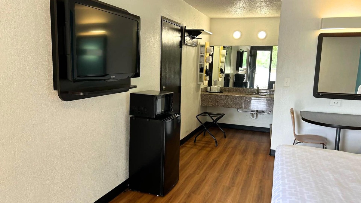 Beeville Hotel | Blueway Inn Beeville Extended Stay
