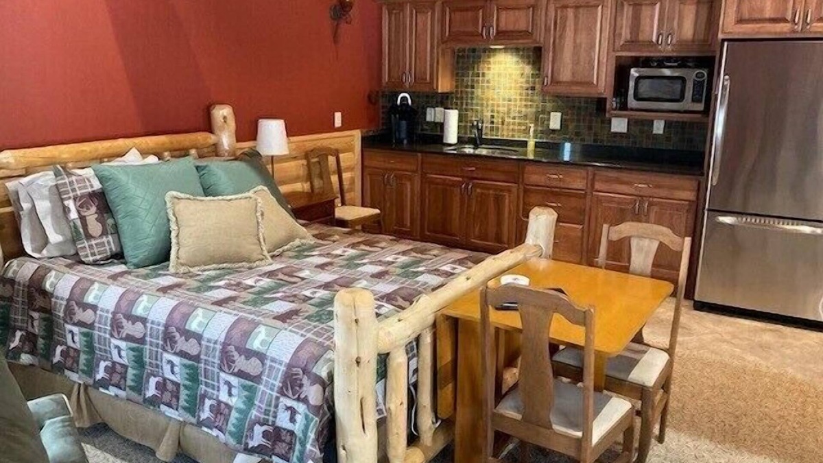 Peterson House | Bluff Country Retreat - Bunk House - near Lanesboro & the Root River Bike Trail