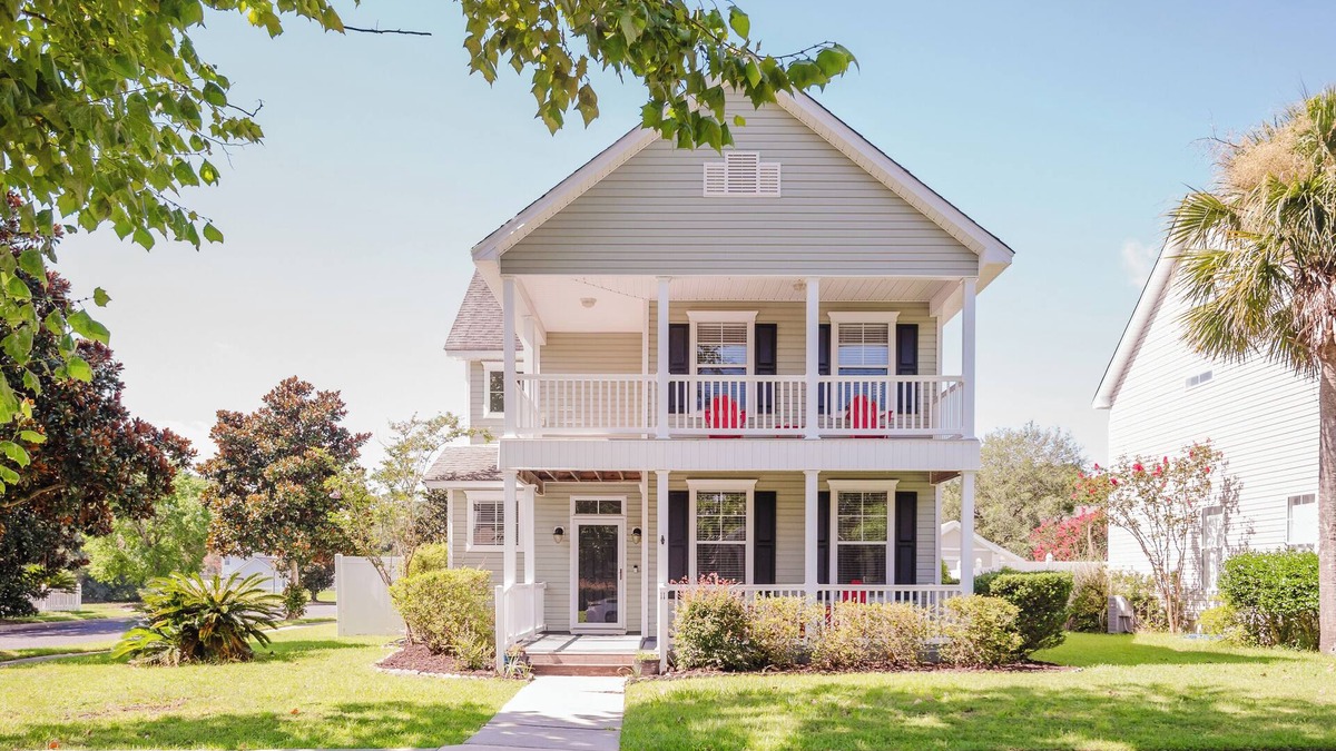 Bluffton House | Bluffton Breeze charming home in the heart of in Old Town Bluffton.