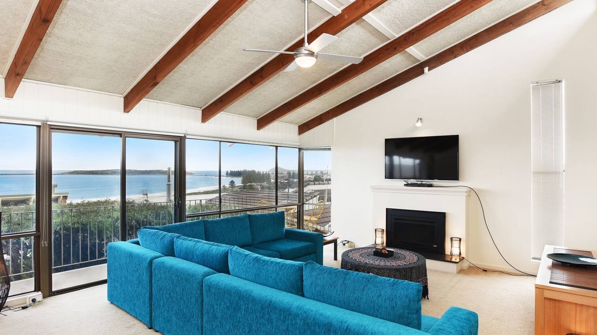 McCracken House | Bluffview Lookout at Victor - see whales! Free WIFI
