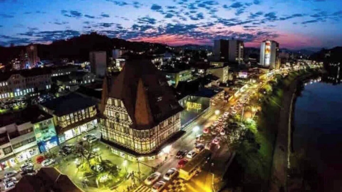 Ribeirao Fresco Apartment | Blumenau Loft 01 - furnished with air conditioning and 4.50m garage