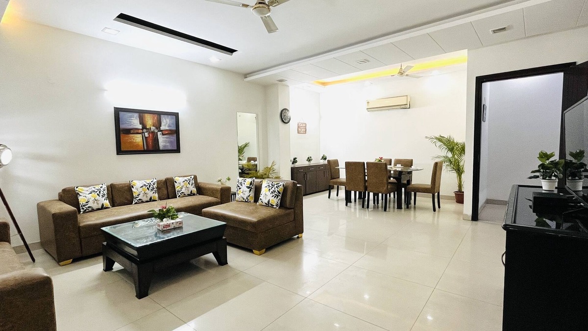 New Delhi Apartment | BluO 2BHK @ Greater Kailash Lift, Balcony, Parking
