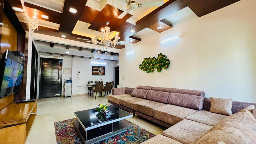 Green Park Apartment | BluO 3BHK Green Park, Private Garden Lift - Balcony