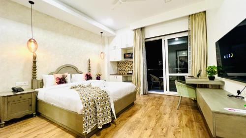 Gurugram Apartment | BluO Luxury Stay - Medicity - Balcony, Tub, Gym TT