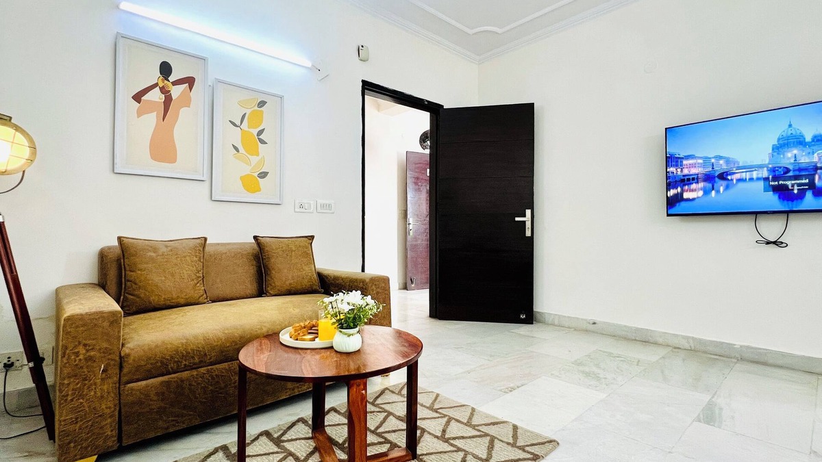 Defence Colony Apartment | BluO Studio - Defence Colony - BathTub, Kitchen