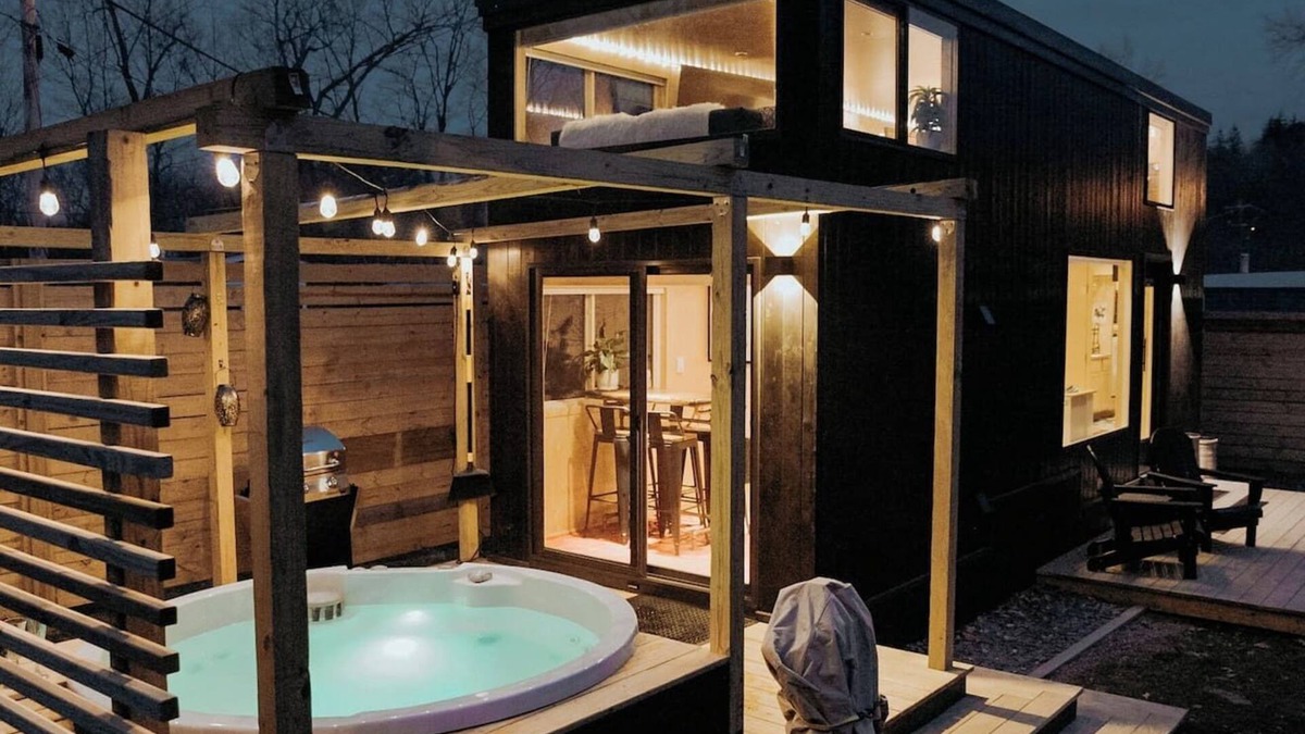 Chatham House | BLUSH: Boutique TINY home*private spa*walk to town