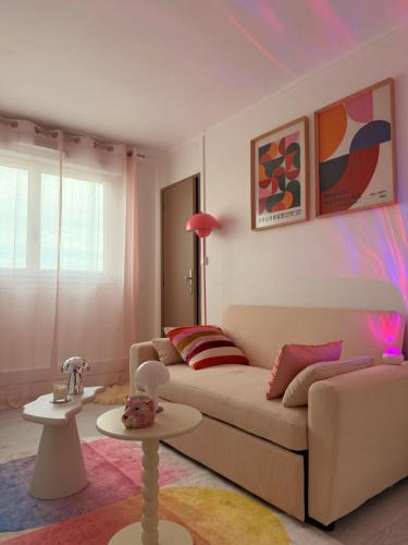 Vannes Apartment | Blush spot