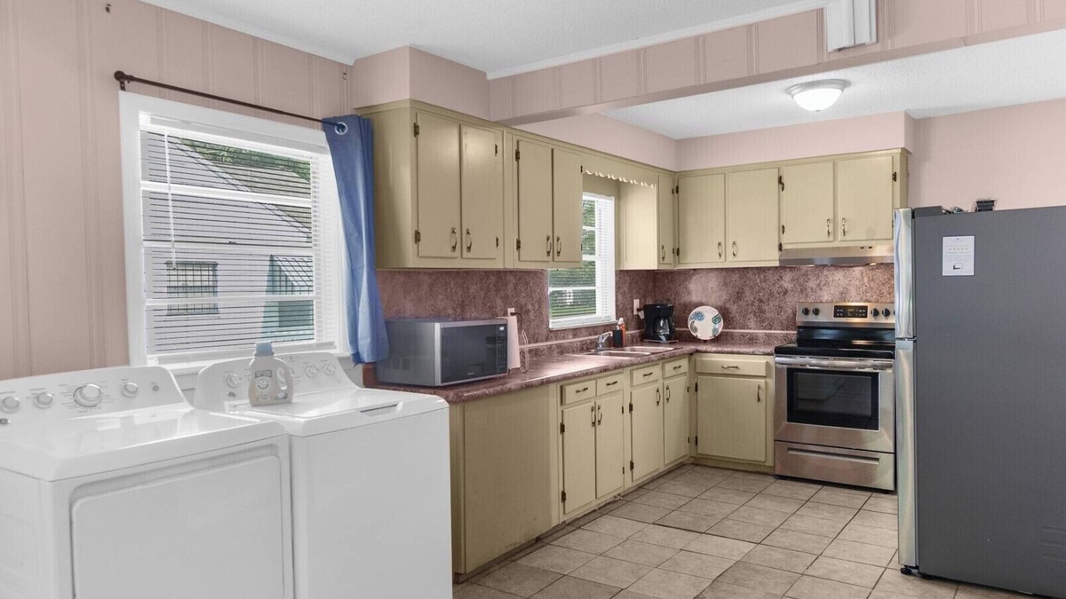 Shannon Hotel | Blushing Bungalow