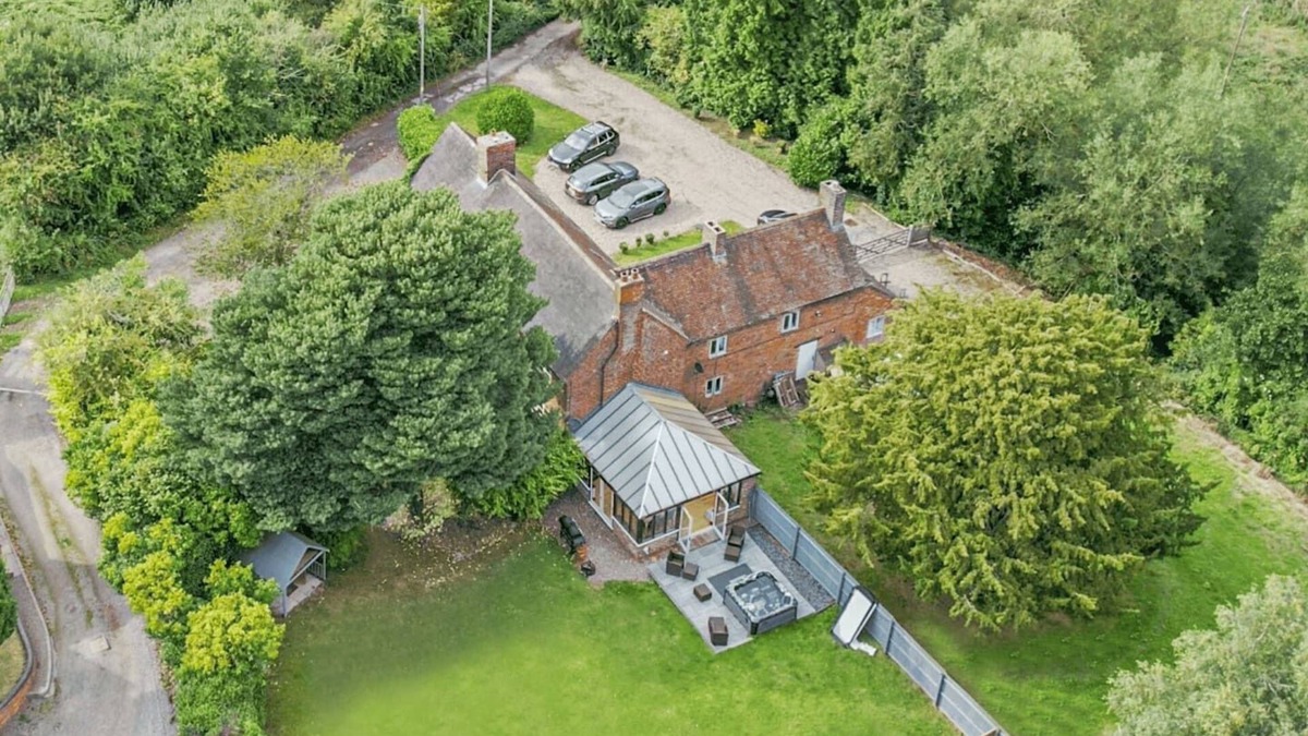 Shifnal House | Blythbury farm house and cottage