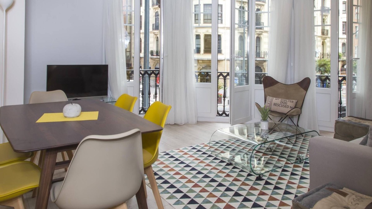 Abando Apartment | BMA3 by Forever Rentals. Deluxe 2 bedroom apartment with air conditioning. Wifi.