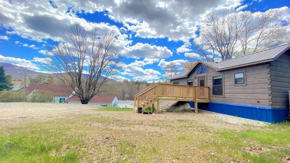Twin Mountain Cabin | BMV1 Awesome "Tiny Home" A/C, Mountain Views, Minutes to Skiing, Hiking, Attractions, Dog Friendly!