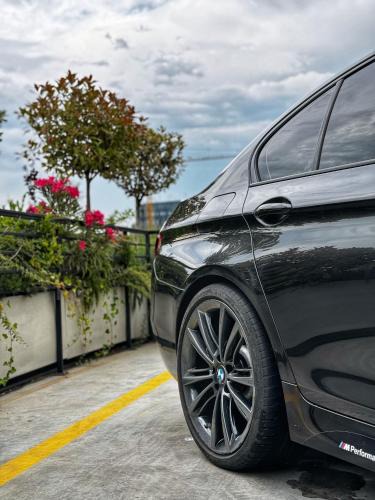 Vake-Saburtalo Boat Rental | BMW 535i