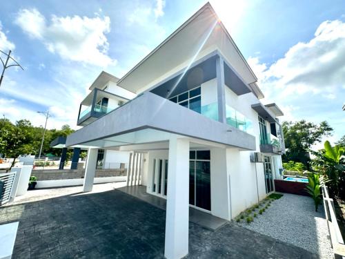 Bandar Country Homes House | BNB Luxe Homestay, Rawang - pool, 18 pax