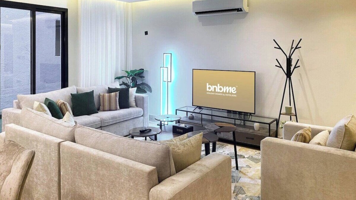 Qurtubah Apartment | bnbme | Modern Apartment + Maid’s Room | 17 min to KAFD