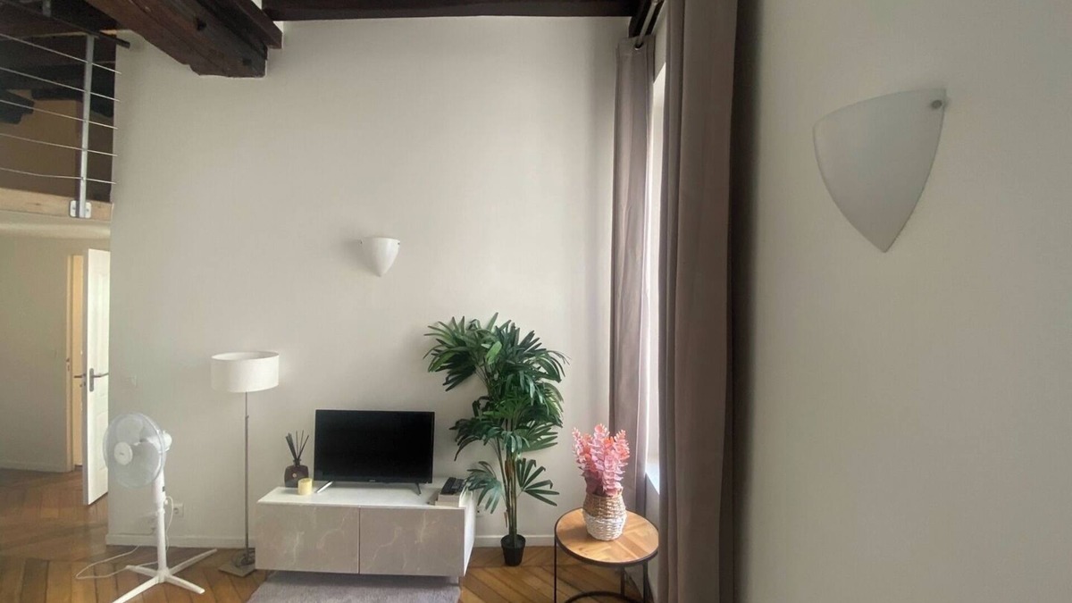 Les Halles Apartment | BnBNook - Boutique 1BR near Louvre Museum