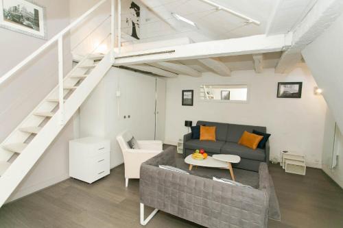 Les Iles Apartment | BnBNova - 1BR - Ile Saint Louis