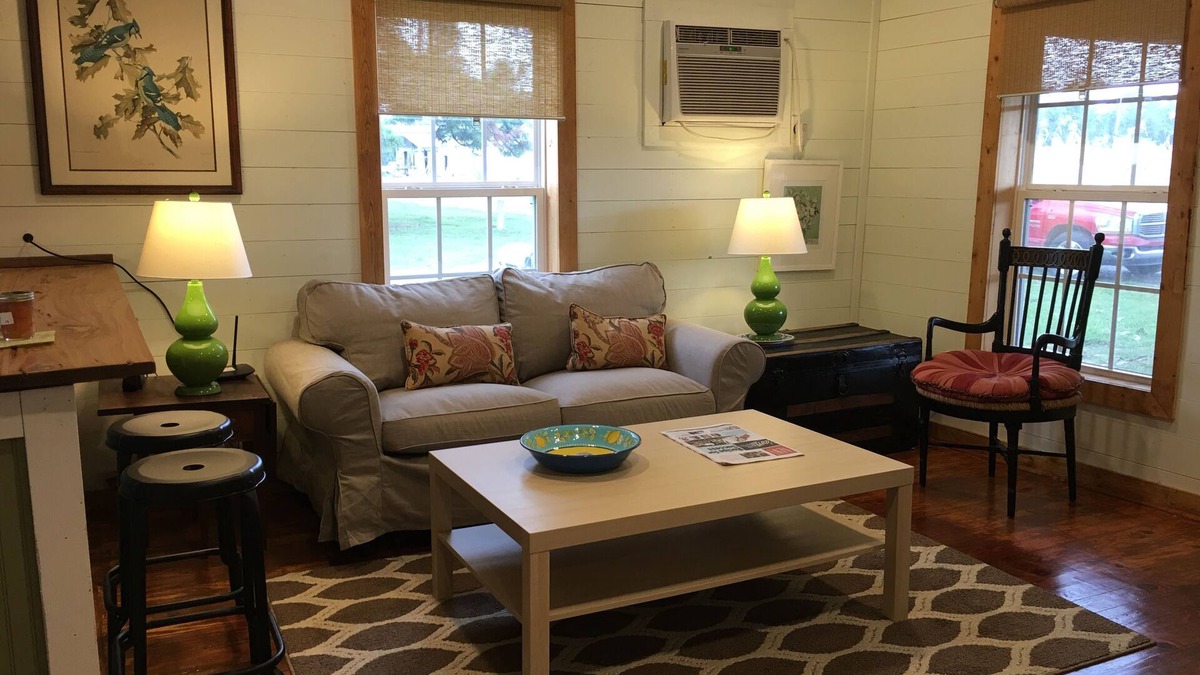 Marion House | “Bo” renovated farmhouse, 7 min to Mem. ❤️1 pet free 2nd pet considered for fee