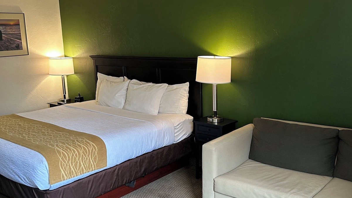 Wetmore Hotel | Boarders Inn & Suites by Cobblestone Hotels - Munising