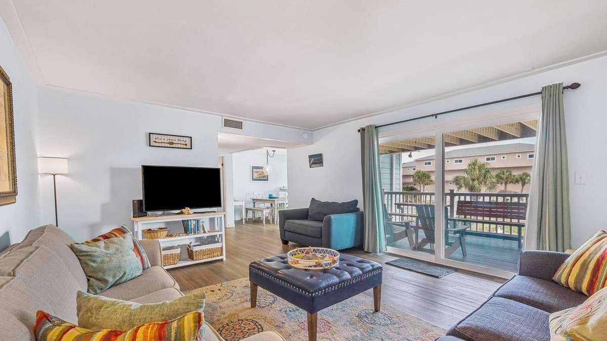 Pensacola Beach Condo | Boardwalk Bliss – Townhouse-Style Condo A8