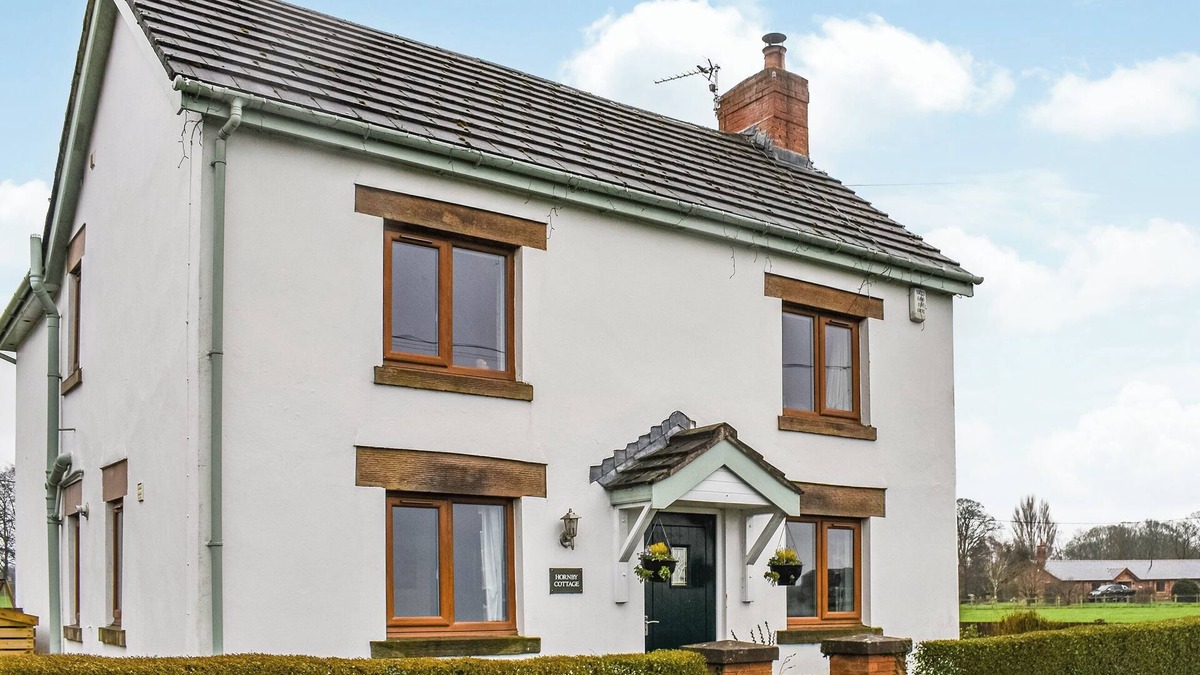 Saint Michael's on Wyre Cottage | Boasting a private garden, stunning views and ample parking.