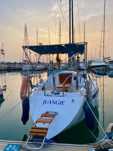 Poblats Maritims Boat Rental | Boat ∙ 1 bedroom ∙ 4 guests