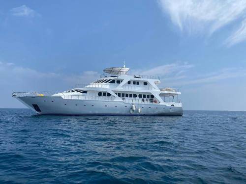 Farukolhufushi Island Boat Rental | Boat ∙ 1 bedroom ∙ 20 guests