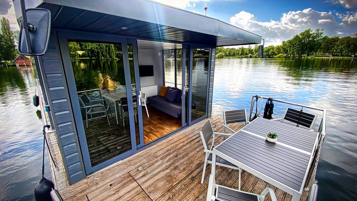 Schwerin Boat Rental | Boat 'Cosy Hannah Führerscheinfrei' with Private Terrace