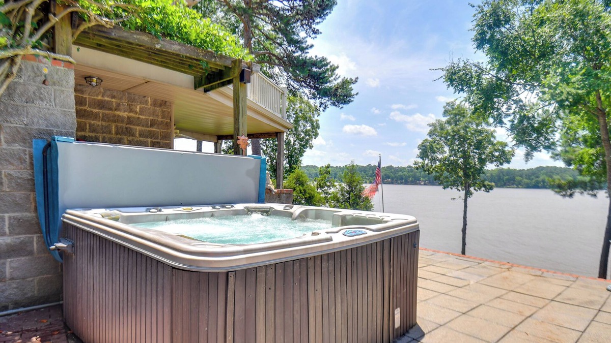 Elberton House | Boat Dock Access: Clarks Hill Lake Hideaway!