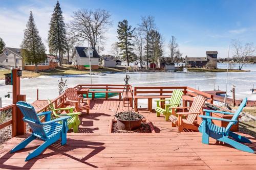 Farwell House | Boat Dock and Lake Access Farwell Home with Balcony!