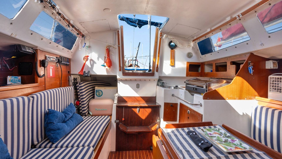 El Puerto de Santa Maria Boat Rental | Boat 'En El Corazón Del Puerto' with Sea View, Wi-Fi and Air Conditioning