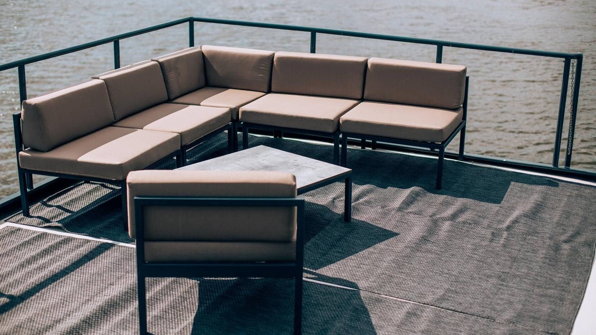 Zeuthen Boat Rental | Boat 'Hausboot Charlottenburg' with Lake View, Wi-Fi and Air Conditioning