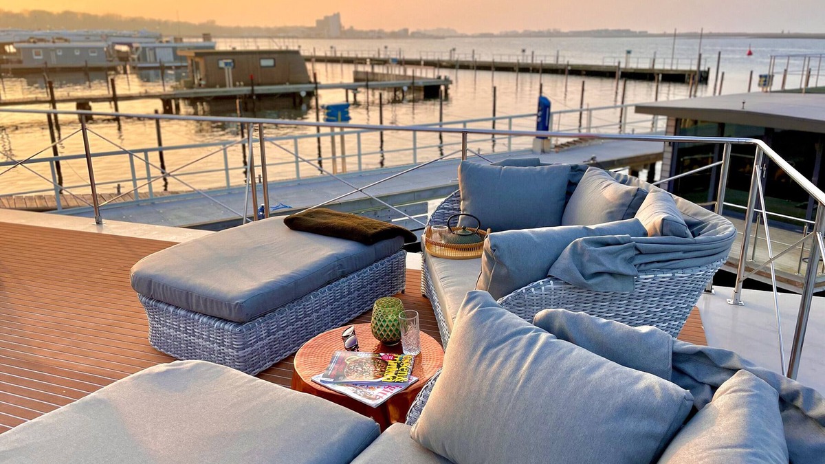 Heiligenhafen Boat Rental | Boat 'Hausboot Inkl Motorboot, Ostsee' with Sea View, Private Terrace and Wi-Fi