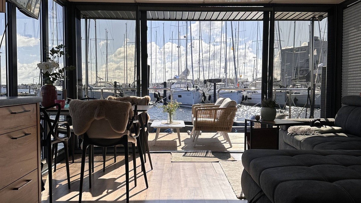 Heiligenhafen Boat Rental | Boat 'Hausboot Mit Motorboot' with Sea View, Terrace & Wi-Fi