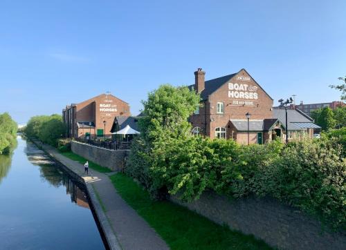 Oldham Hotel | Boat & Horses Inn