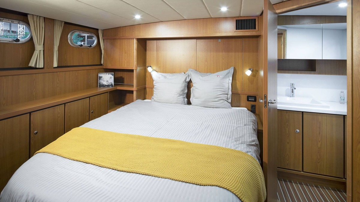 Isola La Certosa Boat Rental | boat hotel charter for two: romantic cruise, wine tasting