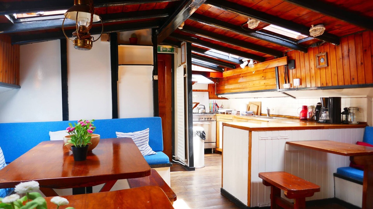 Kop van Zuid House | Boat hotel Fokkelina, Rotterdam city center