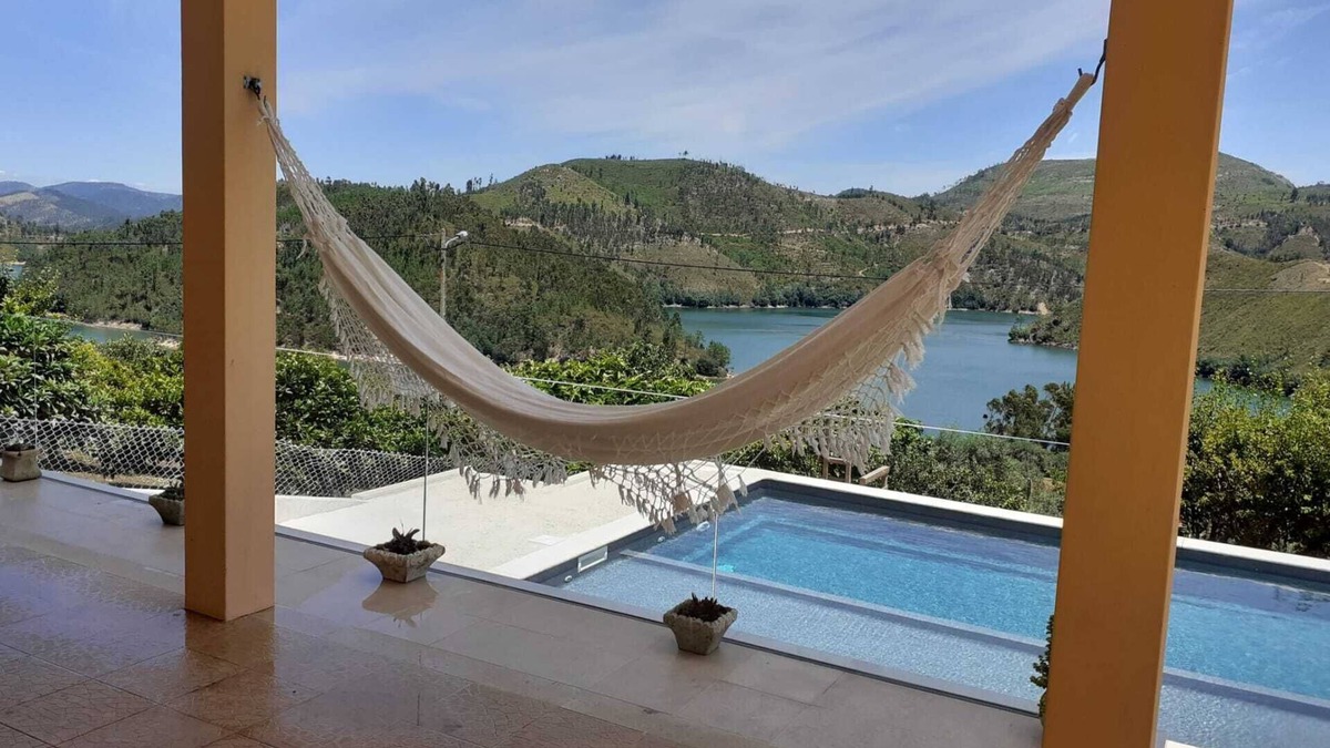 Pombeira Villa | Boat House By the Ferreira do Zezere River