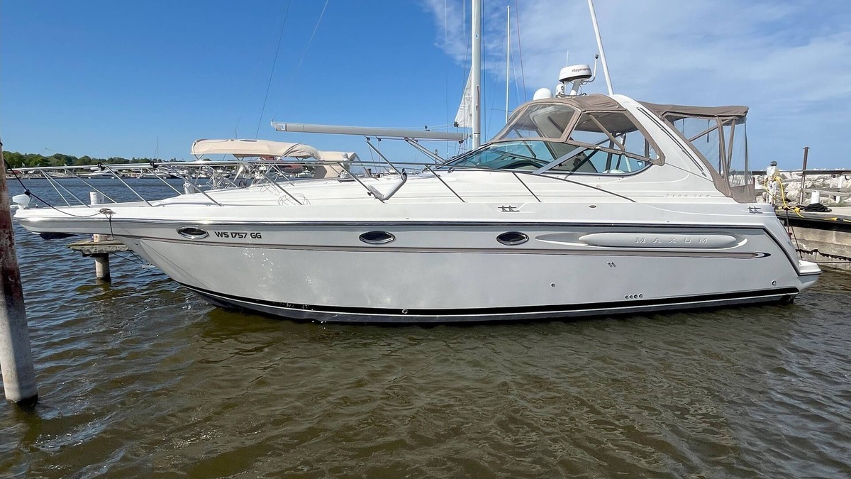 Sheboygan Boat Rental | Boat in Sheboygan Harbor for Mercury Midwest Challenge!