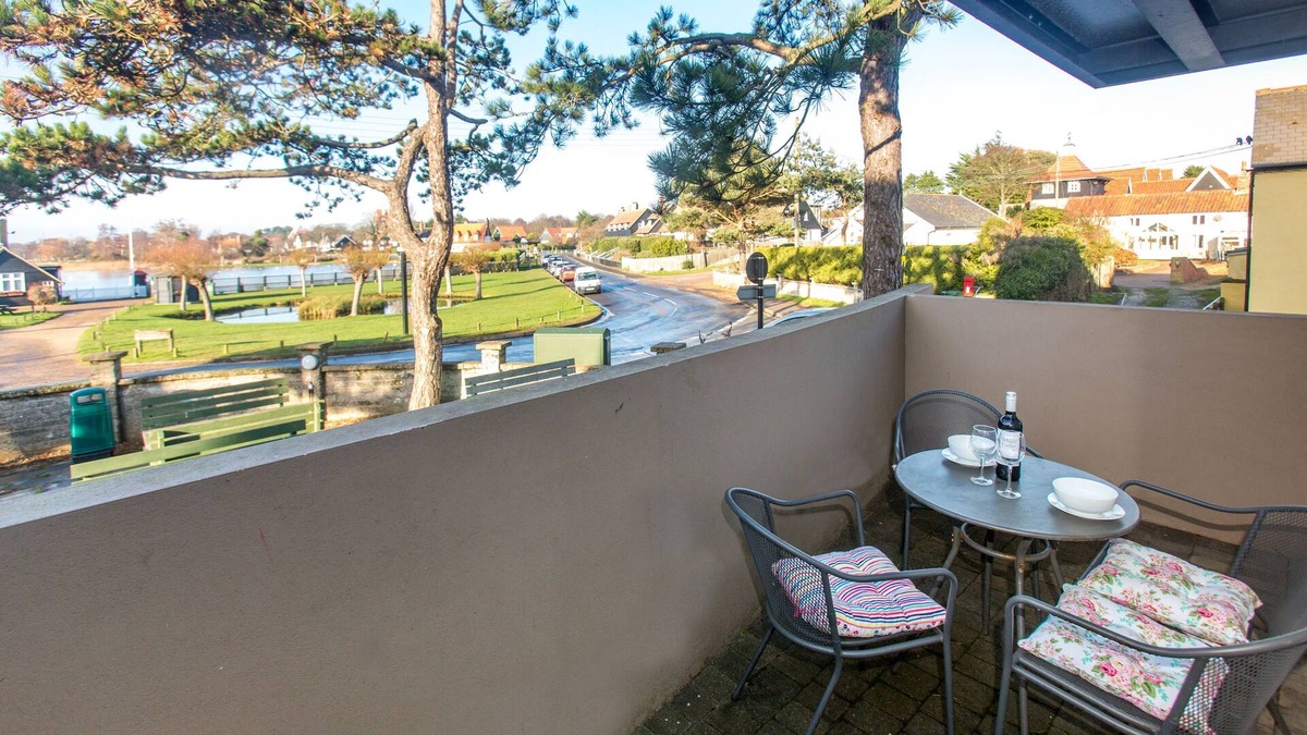 Thorpeness Apartment | Boat Lake - sleeps 2 guests in 1 bedroom
