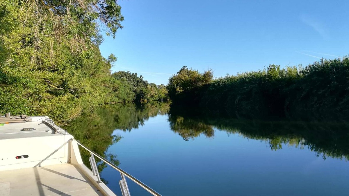 Bellegarde Boat Rental | Boat 'Odyssey Croisieres' with Lake View and Air Conditioning