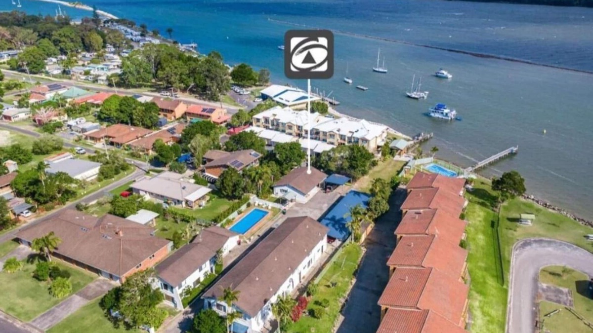 Iluka Apartment | Boat ramp, jetty and pool. Family holidays or romantic getaways on the Clarence
