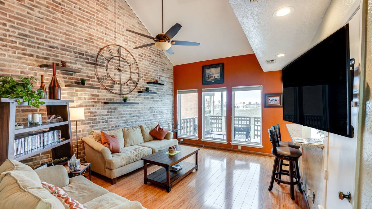 Corpus Christi Condo | Boat Slip Access: North Padre Island Condo!