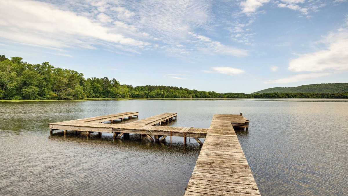Fackler House | Boat & Swim: Lake Guntersville Family Home