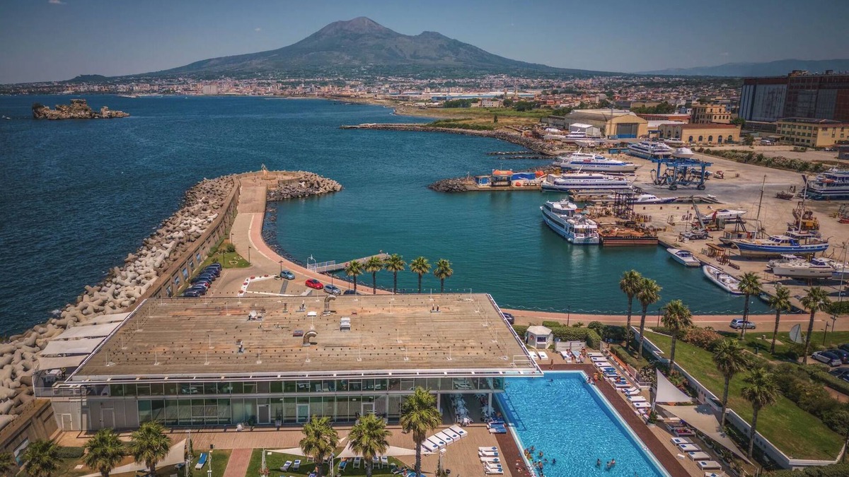 Mount Vesuvius - Pompei Boat Rental | Boat 'Vagabond Sarnico 58' with Sea View and Air Conditioning