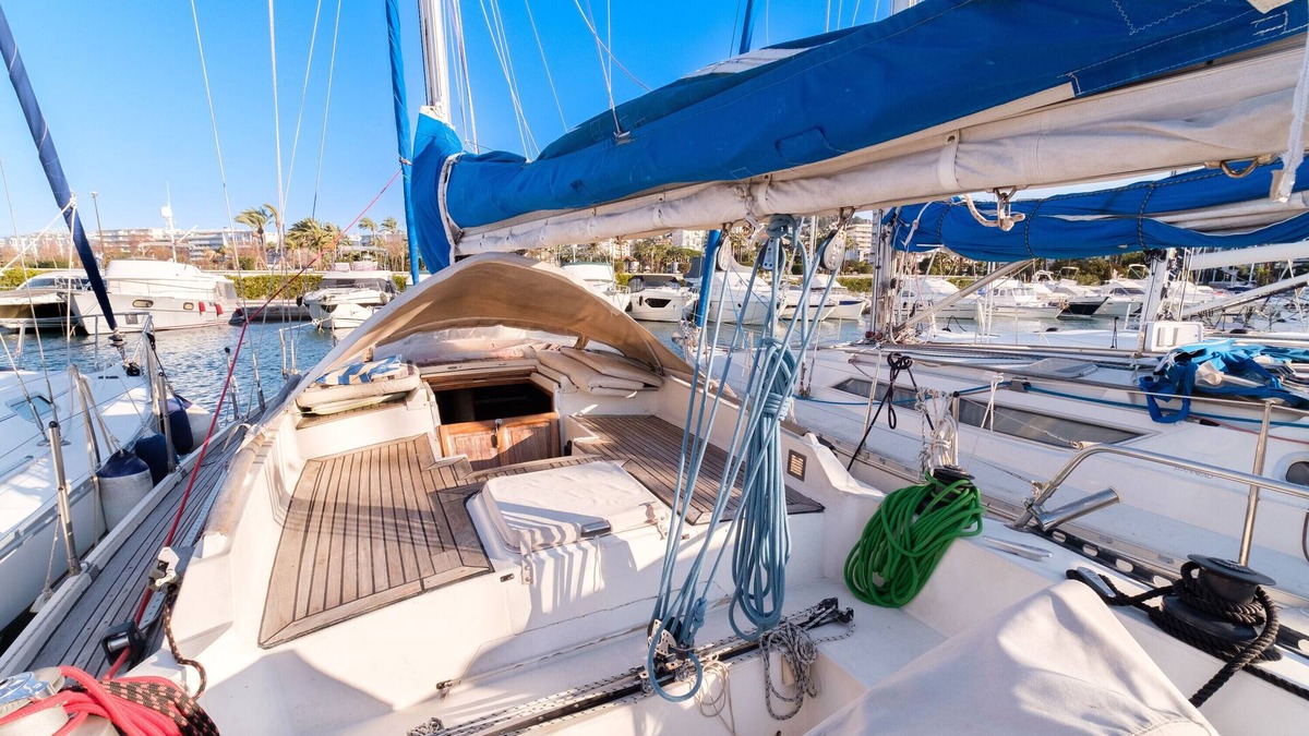 Pointe Croisette Boat Rental | Boat "Voilier de 12 m à Quai Port Canto" with Wi-Fi & A/C