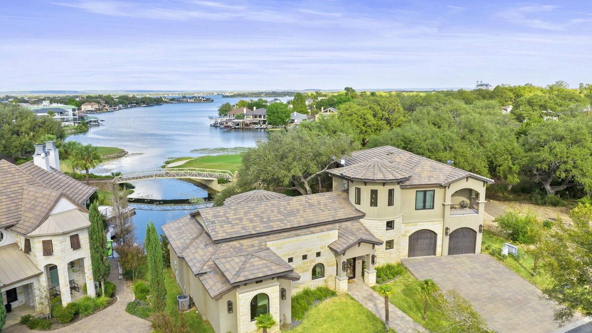 Horseshoe Bay West House | Boaters and Golfers Dream Luxury Lakeside Villa