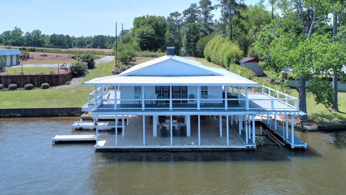 Warwick House | Boaters Dream Lake House 3/3.5 with 2 kitchens