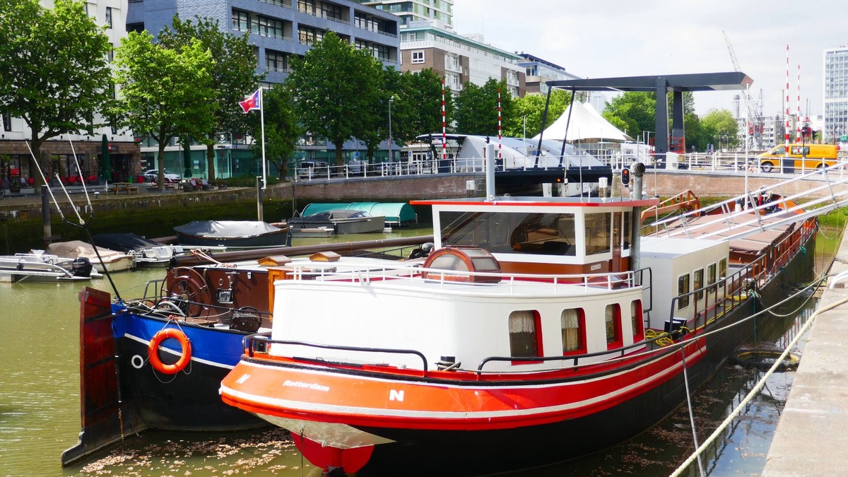 Kop van Zuid Boat Rental | Boathotel Rotterdam Seven