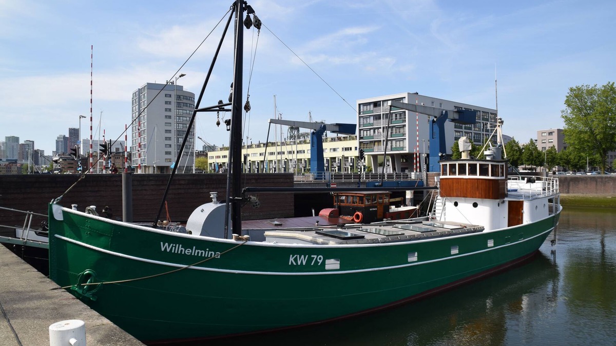 Kop van Zuid Boat Rental | Boathotel Rotterdam Wilhelmina