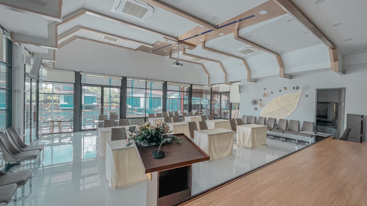 Nakhon Chai Si Resort | Boathouse Boutique Riverside